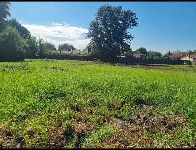 1,060M² VACANT LAND FOR SALE IN FALCON RIDGE
